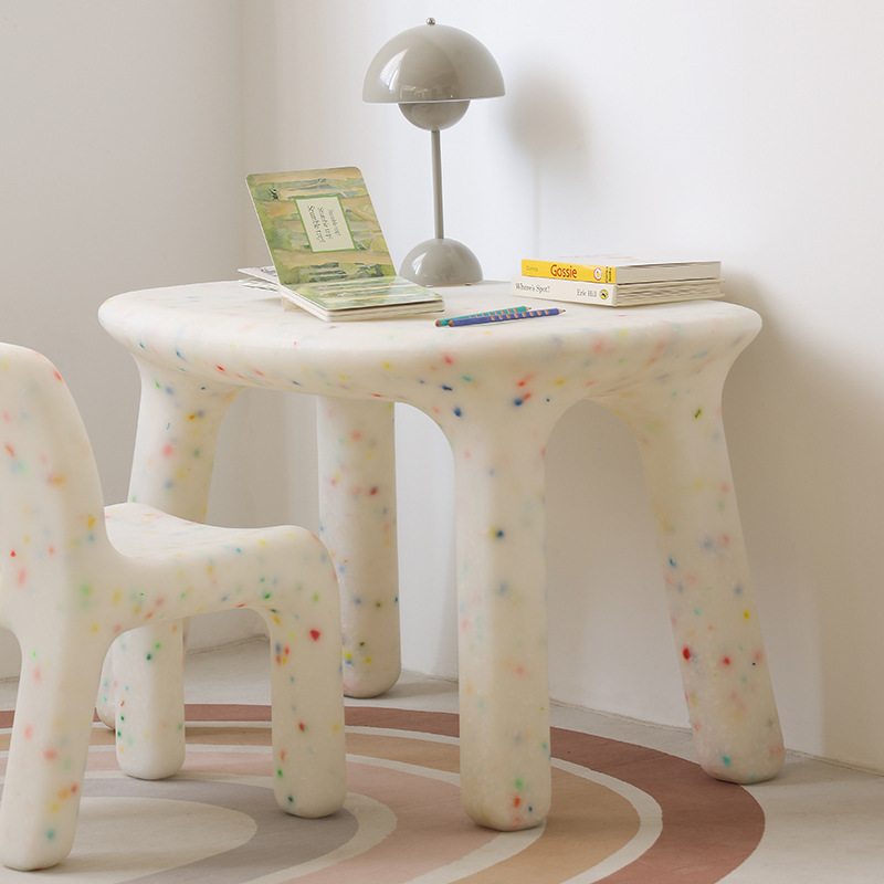 Outdoor Furniture Small - ชุดโต๊ะและเก้าอี้สำหรับเด็กพร้อมพนักพิง เก้าอี้เตี้ยน่ารักสำหรับเด็กเล็ก ใช้ในโรงเรียนอนุบาลหรือกลางแจ้ง ทำจากพลาสติกแข็งแรงทนทาน